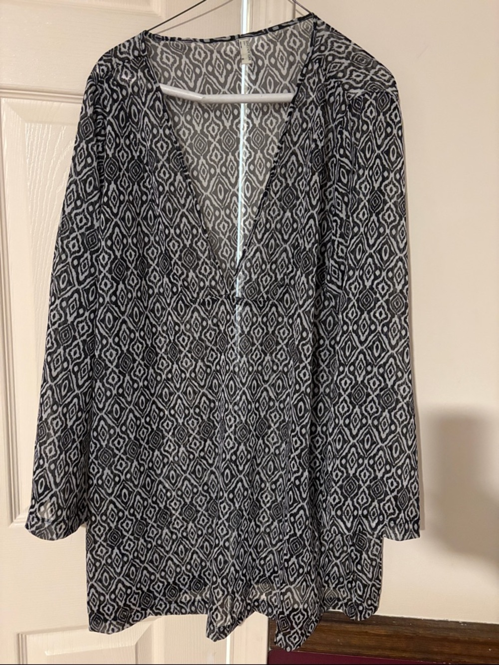 Black and White Geometric V-Neck Cover-Up